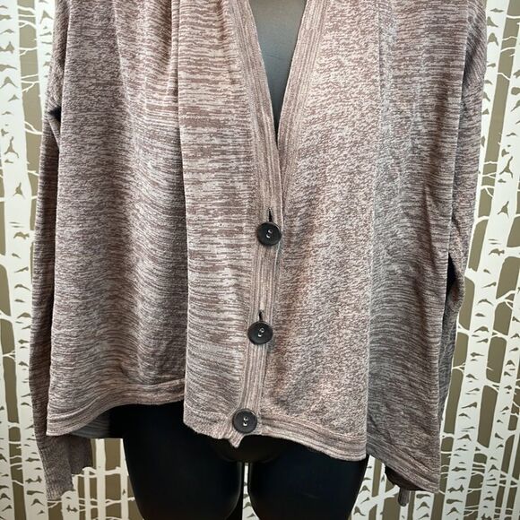 Hinge Lagenlook oversized cropped button up cardigan sweater - Picture 3 of 14